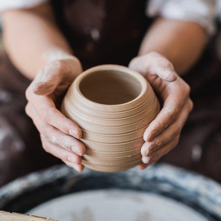 Atelier de poterie - Façonner à la main